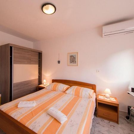 Apartmani Katija Komiza Exterior photo