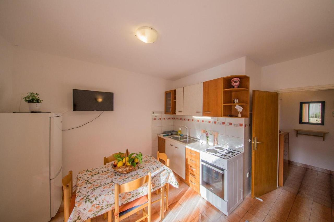 Apartmani Katija Komiza Exterior photo