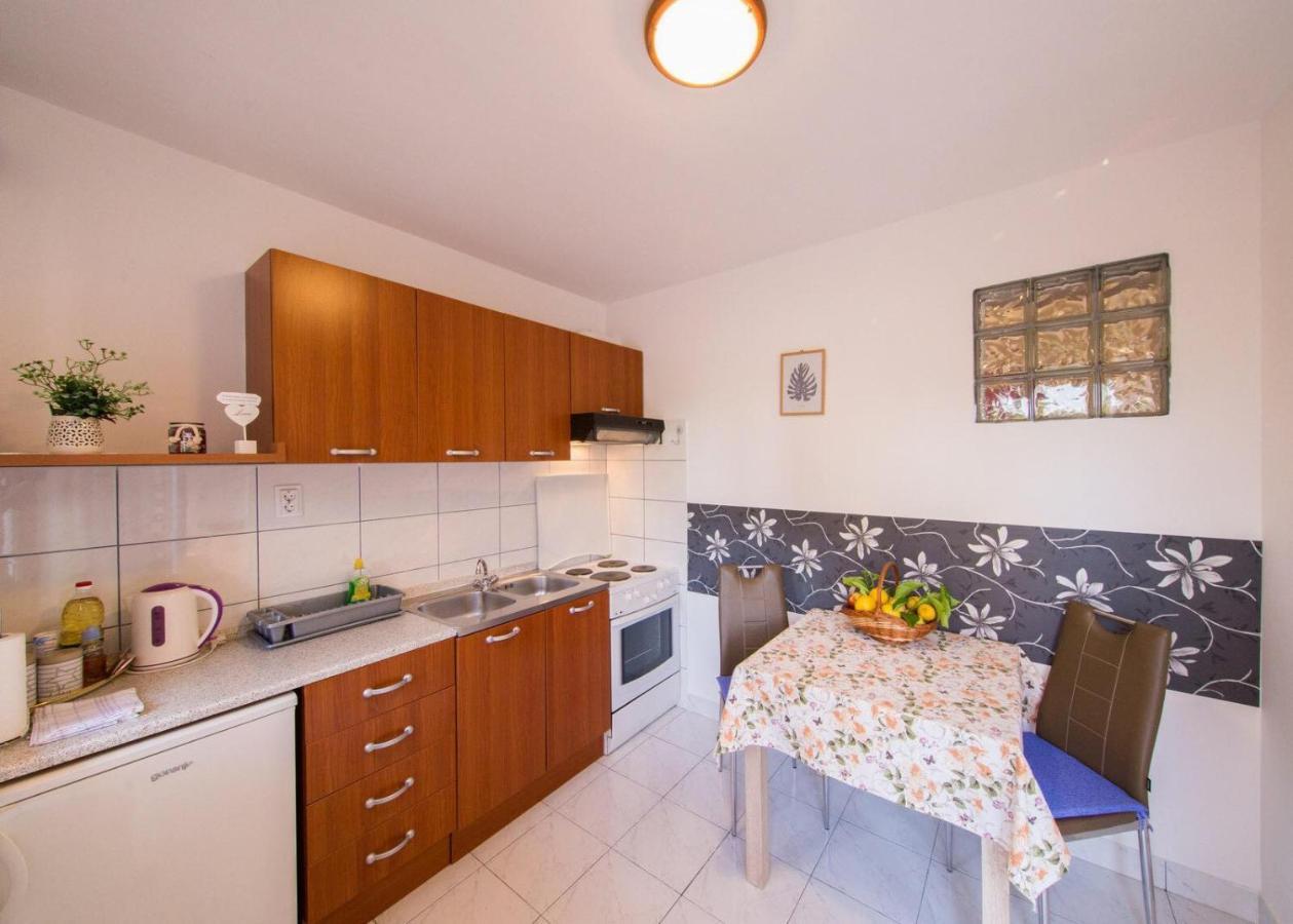 Apartmani Katija Komiza Exterior photo