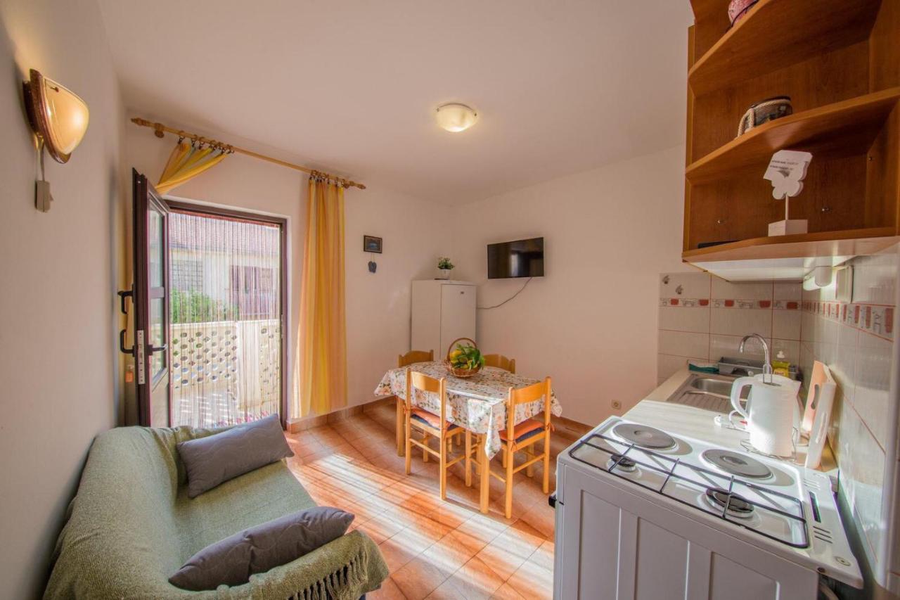 Apartmani Katija Komiza Exterior photo