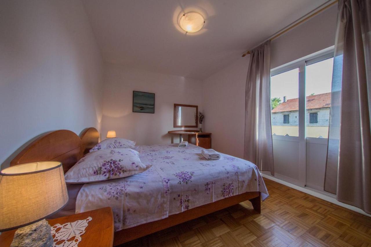 Apartmani Katija Komiza Exterior photo