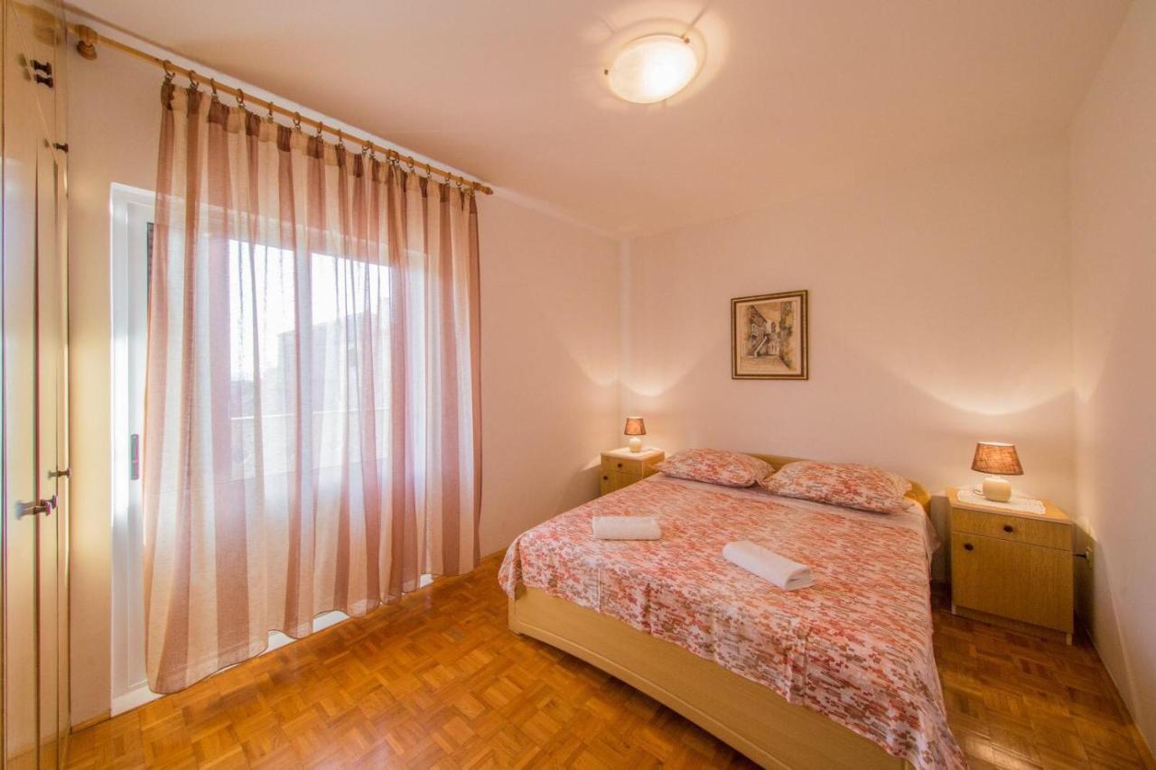 Apartmani Katija Komiza Exterior photo