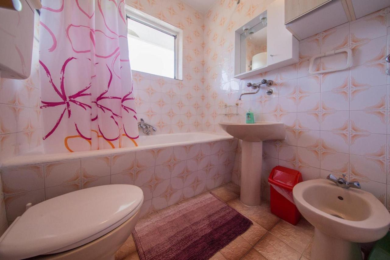Apartmani Katija Komiza Exterior photo